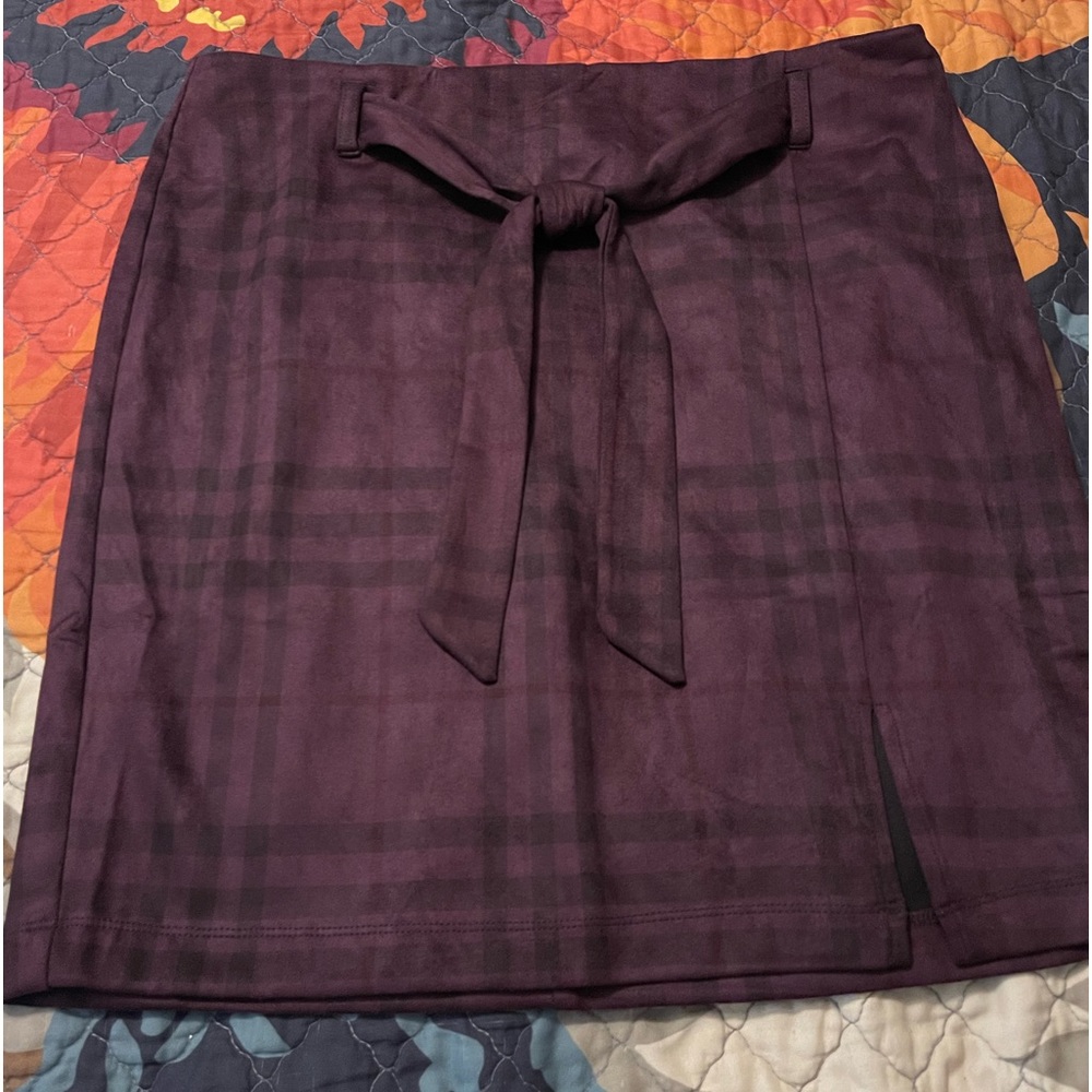 Super stretchy mini skirt with belt.